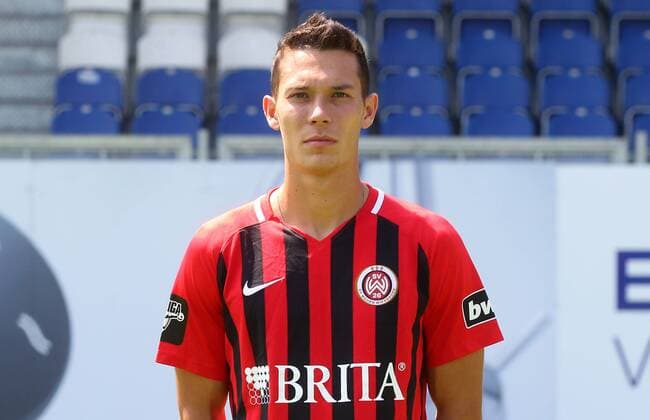 16.07.2018, xxxx, Fussball 3.Liga, SV Wehen Wiesbaden Fototermin 2018 - Porträttermin 2018 2019 emspor, v.l. Jeremias Lorch (SV Wehen Wiesbaden) Wiesbaden
