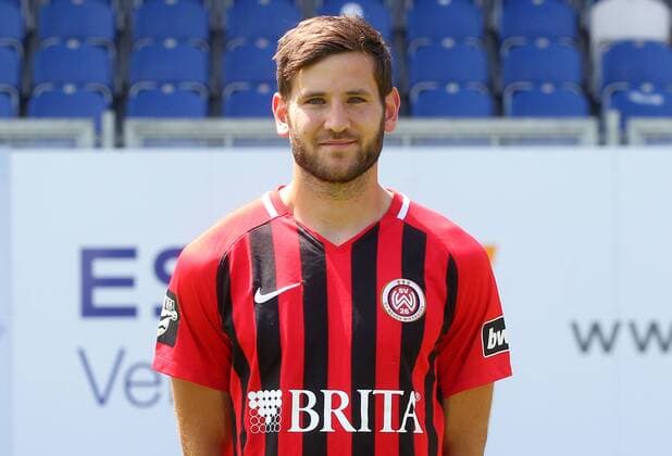 16.07.2018, xxxx, Fussball 3.Liga, SV Wehen Wiesbaden Fototermin 2018 - Porträttermin 2018 2019 emspor, v.l. Niklas Dams (SV Wehen Wiesbaden) Wiesbaden