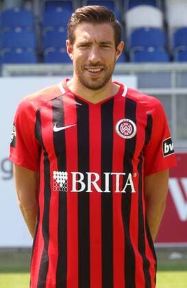 16.07.2018, xxxx, Fussball 3.Liga, SV Wehen Wiesbaden Fototermin 2018 - Porträttermin 2018 2019 emspor, v.l. Neuzugang Patrick Schönfeld (SV Wehen Wiesbaden) Wiesbaden