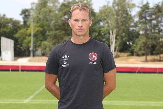 16.07.2018 - 1. FC Nürnberg Nuernberg FCN Club - 1. Fußball Bundesliga BL - Saison 2018 2019 - Fototermin Porträttermin Portraittermin - DaMa - James Morgan (Physiotherapeut 1. FC Nürnberg FCN ) Einzelbild Einzelfoto Portrait Porträt Kopfbild