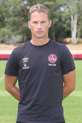 16.07.2018 - 1. FC Nürnberg Nuernberg FCN Club - 1. Fußball Bundesliga BL - Saison 2018 2019 - Fototermin Porträttermin Portraittermin - DaMa - James Morgan (Physiotherapeut 1. FC Nürnberg FCN ) Einzelbild Einzelfoto Portrait Porträt Kopfbild