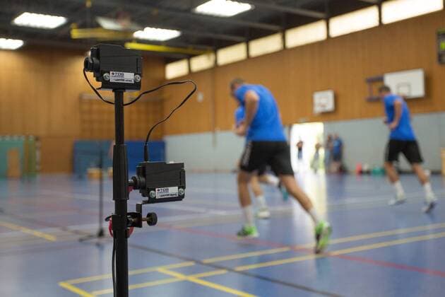 Aufgebaute Messegeräte für die Leistungsdiagnostik mit Spielern des BHC im Hintergrund Leistungsdiagnostik Bergischer HC Tag 2, Handball, DKB Handball Bundesliga, 17.07.18 Solingen NRW Deutschland Sporthalle Heiligenstock