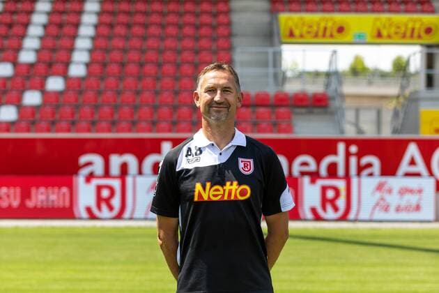 GER, Fussball, Herren, 2.BL, Saison 2018 2019, Porträttermin, 17.07.2018, SSV Jahn Regensburg Achim Beierlorzer; SSV Jahn Regensburg; 2.BL, PortraÌˆttermin 2018 2019,