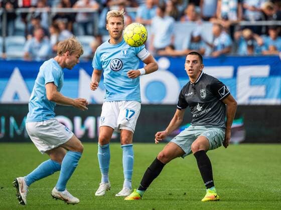 180717 Oscar Lewicki clears the ball in front of team mate Rasmus Bengtsson of Malmö FF and Leotrim Kryeziu of Drita during the UEFA Champions League qualifying match between Malmö FF and Drita on July 17, 2018 in Malmö. Photo: Ludvig Thunman BILDBYRAN kod LT 35506 Copyright: LUDVIGxTHUNMAN BB180717LT020