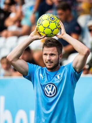 180717 Lasse Nielsen of Malmö FF with a throw in during the UEFA Champions League qualifying match between Malmö FF and Drita on July 17, 2018 in Malmö. Photo: Ludvig Thunman BILDBYRAN kod LT 35506 Copyright: LUDVIGxTHUNMAN BB180717LT035