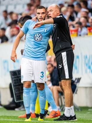180717 Egzon Binaku of Malmö FF receives instructions from head coach Uwe Rösler of Malmö FF during the UEFA Champions League qualifying match between Malmö FF and Drita on July 17, 2018 in Malmö. Photo: Ludvig Thunman BILDBYRAN kod LT 35506 Copyright: LUDVIGxTHUNMAN BB180717LT055