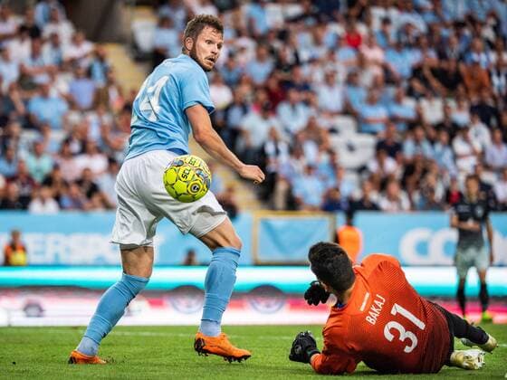 180717 Lasse Nielsen of Malmö FF and goalkeeper Edvan Bakaj of Drita in action during the UEFA Champions League qualifying match between Malmö FF and Drita on July 17, 2018 in Malmö. Photo: Ludvig Thunman BILDBYRAN kod LT 35506 Copyright: LUDVIGxTHUNMAN BB180717LT058