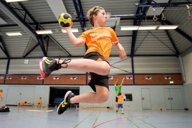 Ein Kind der Max Camp Handballschule, die mit dem Bergischen HC kooperiert, beim Wurf Max Camp Handballcamp des Bergischen HC, Handball, Solingen, 18.07.18 Solingen NRW Deutschland Sporthalle FALS Wittkullerstraße