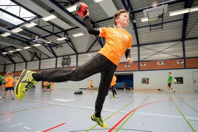 Ein Kind der Max Camp Handballschule, die mit dem Bergischen HC kooperiert, beim Wurf Max Camp Handballcamp des Bergischen HC, Handball, Solingen, 18.07.18 Solingen NRW Deutschland Sporthalle FALS Wittkullerstraße