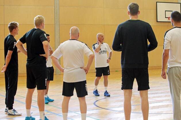 18.07.2018, xovx, Handball HBL, HSG Wetzlar Trainingslager in Kappl emspor, Trainer Kai Wandschneider (HSG Wetzlar) begrüßt die Spieler. Kappl