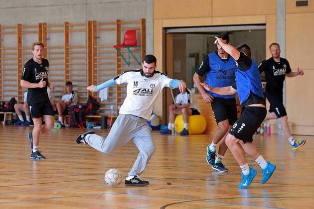 18.07.2018, xovx, Handball HBL, HSG Wetzlar Trainingslager in Kappl emspor, Fußball zum Einstieg in das Training, v.l. Kristian Björnsen (HSG Wetzlar), Tibor Ivanisevic (HSG Wetzlar), Stefan Cavor (HSG Wetzlar), Lars Weissgerber (HSG Wetzlar). Kappl