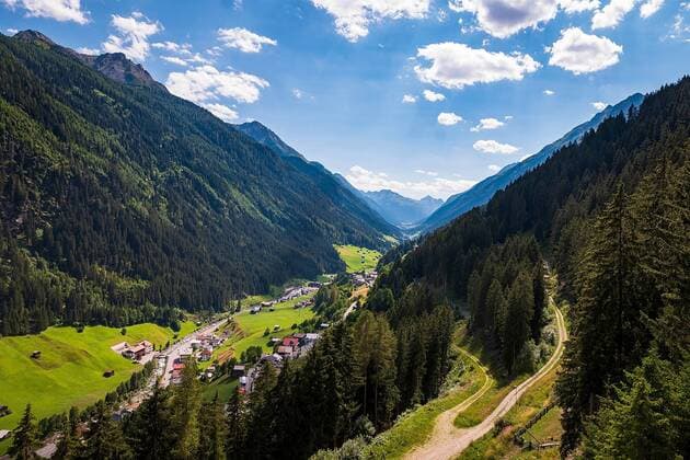 18.07.2018, xovx, Handball HBL, HSG Wetzlar Trainingslager in Kappl emspor, Blick vom Dias (1830 Meter) auf Kappl und das Paznauntal in Tirol (Österreich). Kappl