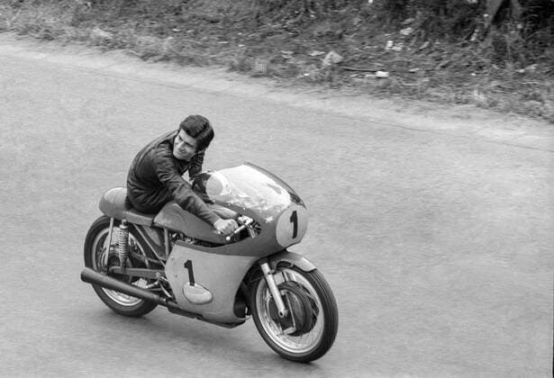Motorrad WM, 11. Grand Prix der DDR, 19.07.1968, Sachsenring, Hohenstein-Ernstthal, der Italiener Giacomo Agostini auf seiner MV Agusta.