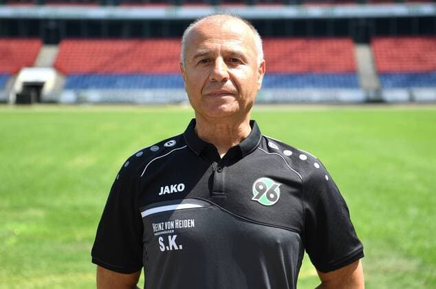 offizieller Fototermin Portraitstermin Hannover 96 Servet Kaya, Zeugwart; Hannover 96; 1.BL, Porträttermin 2018 2019