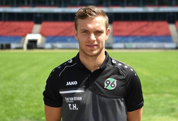 offizieller Fototermin Portraitstermin Hannover 96 Tobias Holm, Videoanalyst; Hannover 96; 1.BL, Porträttermin 2018 2019