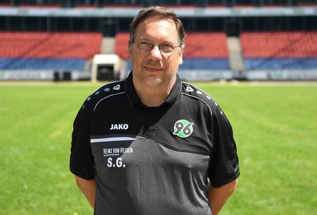 offizieller Fototermin Portraitstermin Hannover 96 Steffen Gniesmer, Physiotherapeut; Hannover 96; 1.BL, Porträttermin 2018 2019