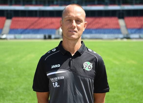 offizieller Fototermin Portraitstermin Hannover 96 Timo Rosenberg, Reha- und Athletiktrainer; Hannover 96; 1.BL, Porträttermin 2018 2019