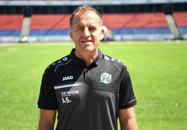 offizieller Fototermin Portraitstermin Hannover 96 Volkan Bulut, Co-Trainer; Hannover 96; 1.BL, Porträttermin 2018 2019