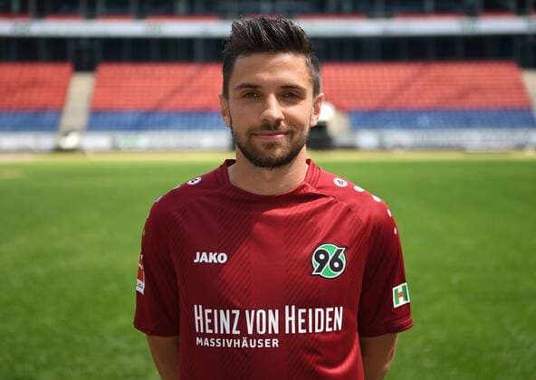 offizieller Fototermin Portraitstermin Hannover 96 Julian Korb; Hannover 96; 1.BL, Porträttermin 2018 2019