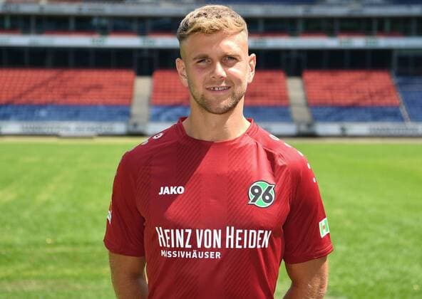 offizieller Fototermin Portraitstermin Hannover 96 Niclas Füllkrug; Hannover 96; 1.BL, Porträttermin 2018 2019