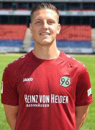 offizieller Fototermin Portraitstermin Hannover 96 Kevin Wimmer; Hannover 96; 1.BL, Porträttermin 2018 2019