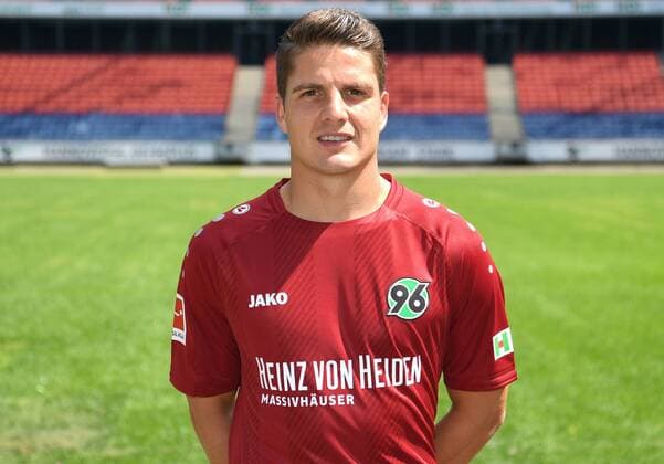 offizieller Fototermin Portraitstermin Hannover 96 Pirmin Schwegler; Hannover 96; 1.BL, Porträttermin 2018 2019