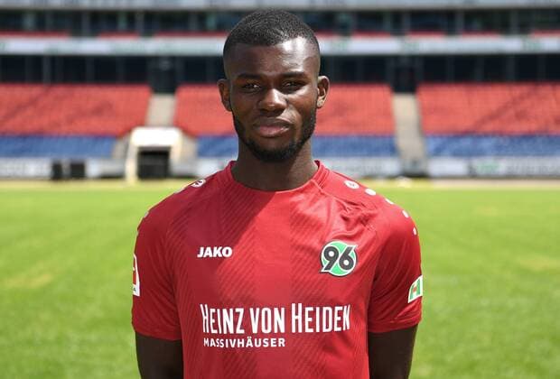 offizieller Fototermin Portraitstermin Hannover 96 Ihlas Bebou ; Hannover 96; 1.BL, Porträttermin 2018 2019