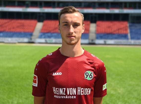 offizieller Fototermin Portraitstermin Hannover 96 Mike Steven Bähre; Hannover 96; 1.BL, Porträttermin 2018 2019