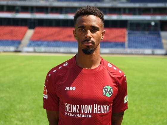 offizieller Fototermin Portraitstermin Hannover 96 Noah Joel Sarenren Bazee; Hannover 96; 1.BL, Porträttermin 2018 2019