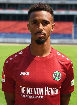 offizieller Fototermin Portraitstermin Hannover 96 Noah Joel Sarenren Bazee; Hannover 96; 1.BL, Porträttermin 2018 2019