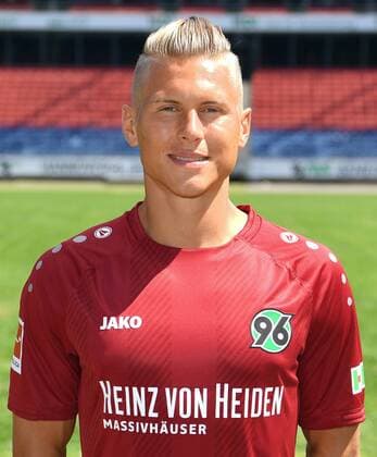 offizieller Fototermin Portraitstermin Hannover 96 Matthias Ostrzolek; Hannover 96; 1.BL, Porträttermin 2018 2019