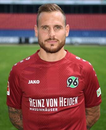 offizieller Fototermin Portraitstermin Hannover 96 Marvin Bakalorz; Hannover 96; 1.BL, Porträttermin 2018 2019