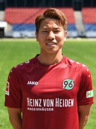 offizieller Fototermin Portraitstermin Hannover 96 Takuma Asano; Hannover 96; 1.BL, Porträttermin 2018 2019
