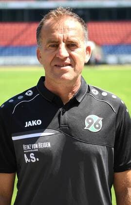 offizieller Fototermin Portraitstermin Hannover 96 Volkan Bulut, Co-Trainer; Hannover 96; 1.BL, Porträttermin 2018 2019