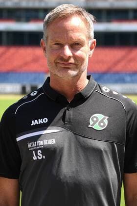 offizieller Fototermin Portraitstermin Hannover 96 Jörg Sievers, Torwarttrainer; Hannover 96; 1.BL, Porträttermin 2018 2019