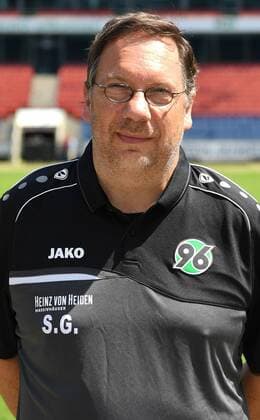 offizieller Fototermin Portraitstermin Hannover 96 Steffen Gniesmer, Physiotherapeut; Hannover 96; 1.BL, Porträttermin 2018 2019