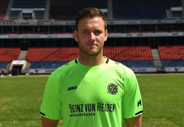 offizieller Fototermin Portraitstermin Hannover 96 Torwart Michael Esser; Hannover 96; 1.BL, Porträttermin 2018 2019