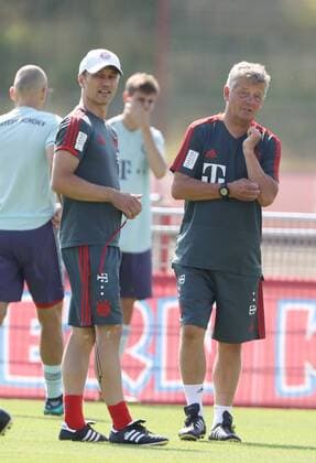 Fussball Training des FC Bayern München Cheftrainer Nico Kovac und Co Trainer Peter Hermann München Bayern Deutschland Sportanlage an der Säbener Strasse