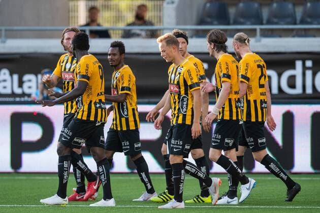 180719 Nasiru Mohammed of Häcken (middle) celebrates with team mates after scoring 1-1 during the first round, second leg, qualifying match between Häcken and Liepaja on july 19 2018 in Göteborg. Copyright: MATHIASxBERGELD BB180719MB004