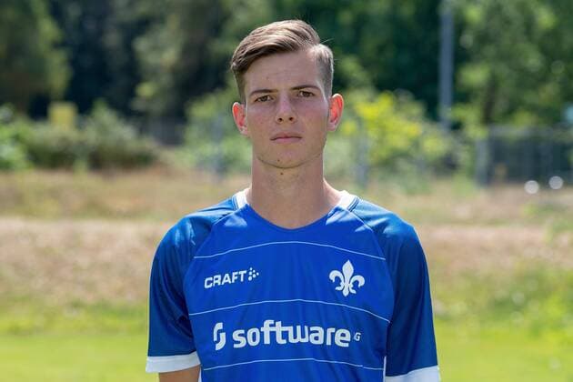 19.07.2018, xfux, Fussball 2.Bundesliga, SV Darmstadt 98 Fototermin Saison 2018 2019, PortraÌˆttermin 2018 2019, emspor, emonline, deloka, v.l. Luca Gelzleichter; (SV Darmstadt 98 U19) Darmstadt