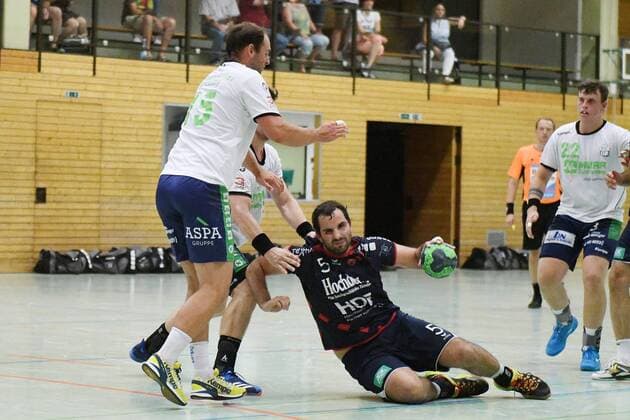 Christian Rau (SG H2Ku Herrenberg) bei einem Angriff, Testspiel HC Oppenweiler Backnang vs. SG H2Ku Herrenberg, Handball, 19.07.2018, Testspiel HC Oppenweiler Backnang vs. SG H2Ku Herrenberg, Handball, 19.07.2018 Oppenweiler Copyright: xEIBNER Florian_Schustx EP_SCHUST