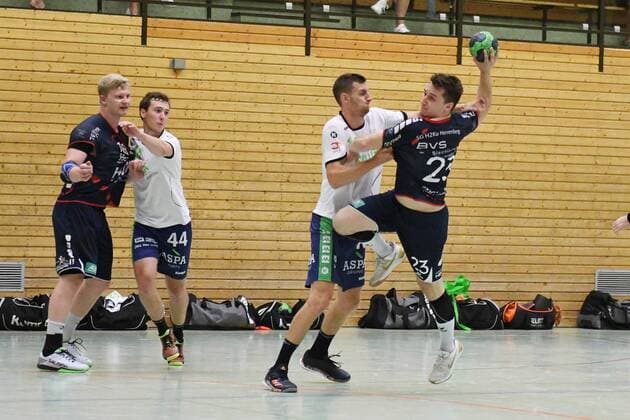 Dominic Rose (SG H2Ku Herrenberg) bei einem Angriff, Testspiel HC Oppenweiler Backnang vs. SG H2Ku Herrenberg, Handball, 19.07.2018, Testspiel HC Oppenweiler Backnang vs. SG H2Ku Herrenberg, Handball, 19.07.2018 Oppenweiler Copyright: xEIBNER Florian_Schustx EP_SCHUST