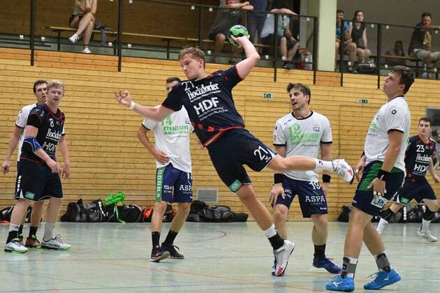 Jannis Mezger (SG H2Ku Herrenberg) bei einem Angriff, Testspiel HC Oppenweiler Backnang vs. SG H2Ku Herrenberg, Handball, 19.07.2018, Testspiel HC Oppenweiler Backnang vs. SG H2Ku Herrenberg, Handball, 19.07.2018 Oppenweiler Copyright: xEIBNER Florian_Schustx EP_SCHUST