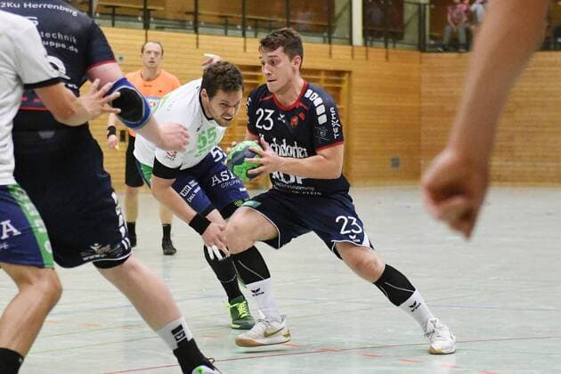 Dominic Rose (SG H2Ku Herrenberg) bei einem Angriff, Testspiel HC Oppenweiler Backnang vs. SG H2Ku Herrenberg, Handball, 19.07.2018, Testspiel HC Oppenweiler Backnang vs. SG H2Ku Herrenberg, Handball, 19.07.2018 Oppenweiler Copyright: xEIBNER Florian_Schustx EP_SCHUST