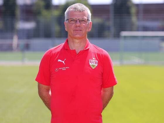 Zeugwart Michael Meusch; VfB Stuttgart 1893; 1. BL, Portraettermin 2018 2019,