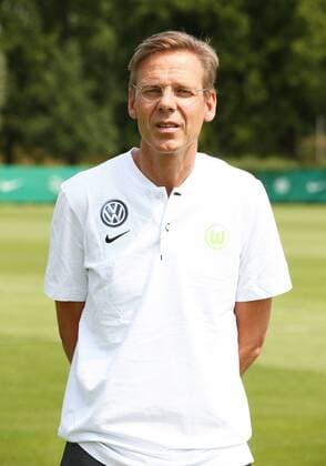 Dr. Gunter Wilhelm Mannschaftsarzt Fußball Fussball DFL erste 1.Bundesliga Herren Saison 2018 2019 20.07.2018 VfL Wolfsburg Porträttermin , Porträt, Vorstellung, Präsentation, Pressetermin