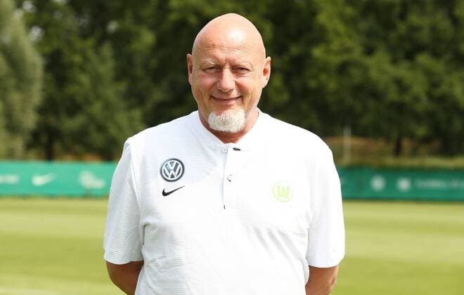 Physiotherapeut Jörg Drill Fußball Fussball DFL erste 1.Bundesliga Herren Saison 2018 2019 20.07.2018 VfL Wolfsburg Porträttermin , Porträt, Vorstellung, Präsentation, Pressetermin