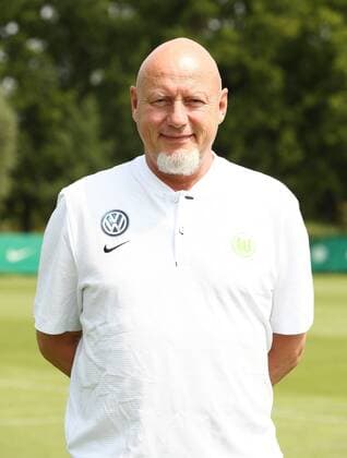 Physiotherapeut Jörg Drill Fußball Fussball DFL erste 1.Bundesliga Herren Saison 2018 2019 20.07.2018 VfL Wolfsburg Porträttermin , Porträt, Vorstellung, Präsentation, Pressetermin