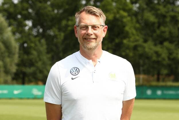 Physiotherapeut Manfred Kross Fußball Fussball DFL erste 1.Bundesliga Herren Saison 2018 2019 20.07.2018 VfL Wolfsburg Porträttermin , Porträt, Vorstellung, Präsentation, Pressetermin