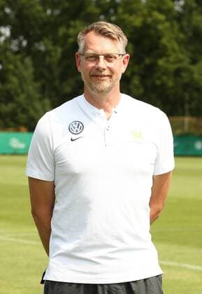 Physiotherapeut Manfred Kross Fußball Fussball DFL erste 1.Bundesliga Herren Saison 2018 2019 20.07.2018 VfL Wolfsburg Porträttermin , Porträt, Vorstellung, Präsentation, Pressetermin